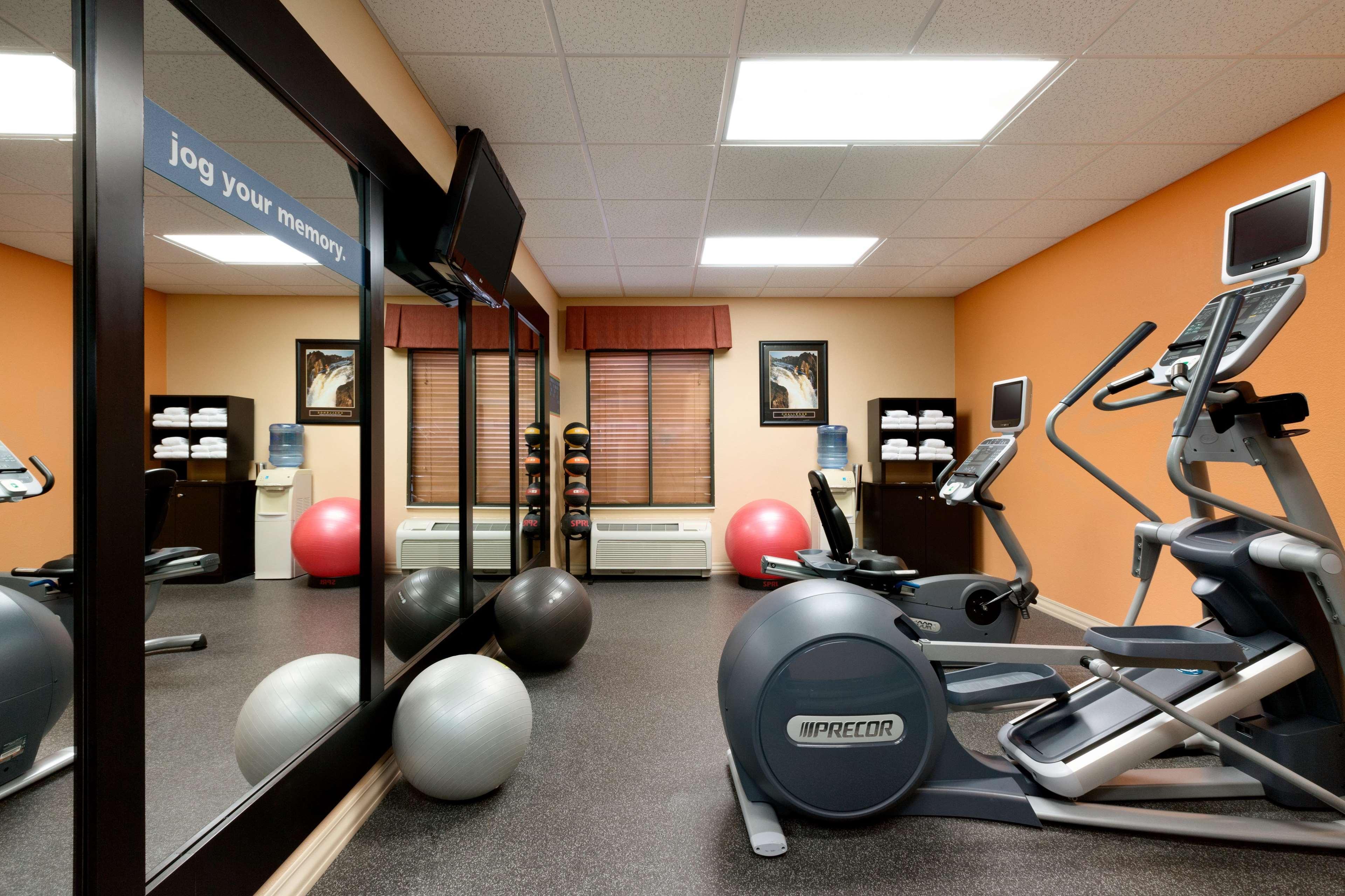 Hampton Inn Longmont Bagian luar foto