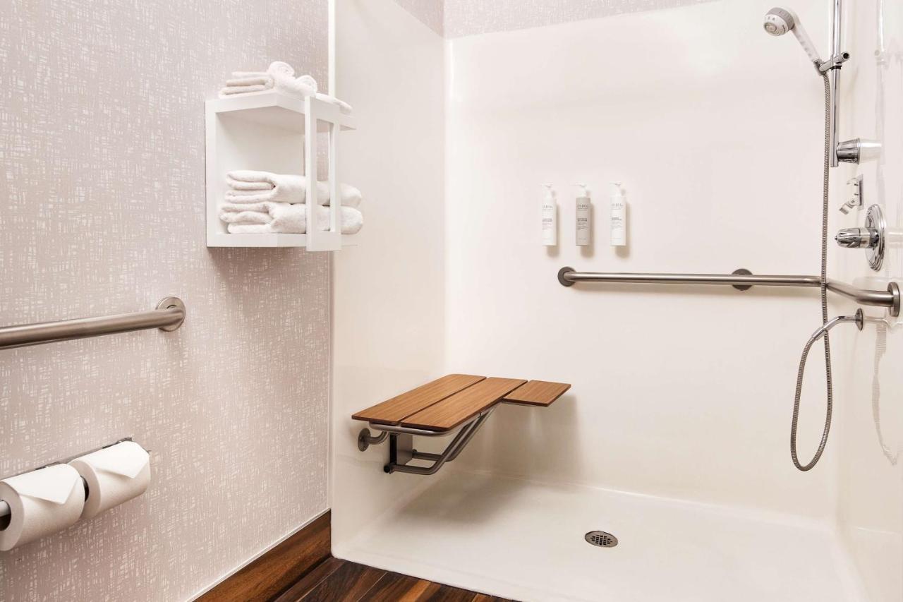 Hampton Inn Longmont Bagian luar foto