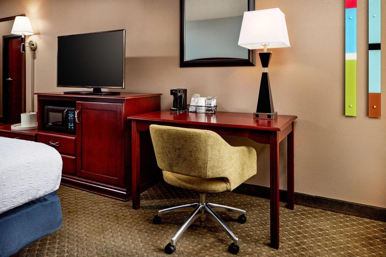 Hampton Inn Longmont Bagian luar foto