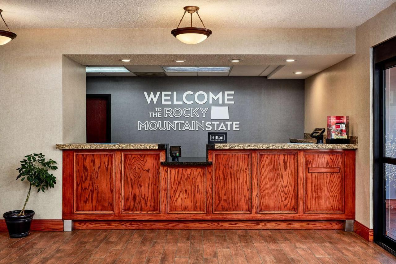 Hampton Inn Longmont Bagian luar foto